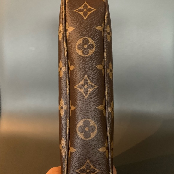 SOLD Louis Vuitton Pochette Accessories Monogram Canvas - Picture 4 of 15